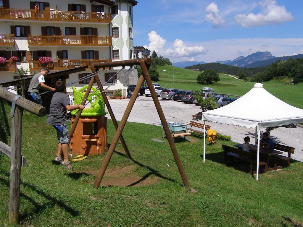 Appartamenti La Val Andalo Exterior photo